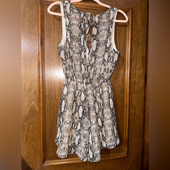 Classy Romper from Dainty - Picture 2 of 4